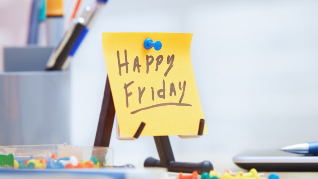 Post it note with the words 'happy fridays' on it