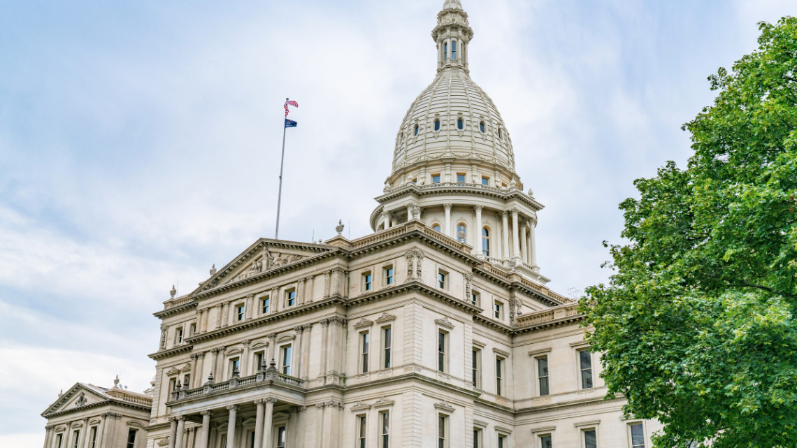 placeholder image of the capitol building for article on governor race